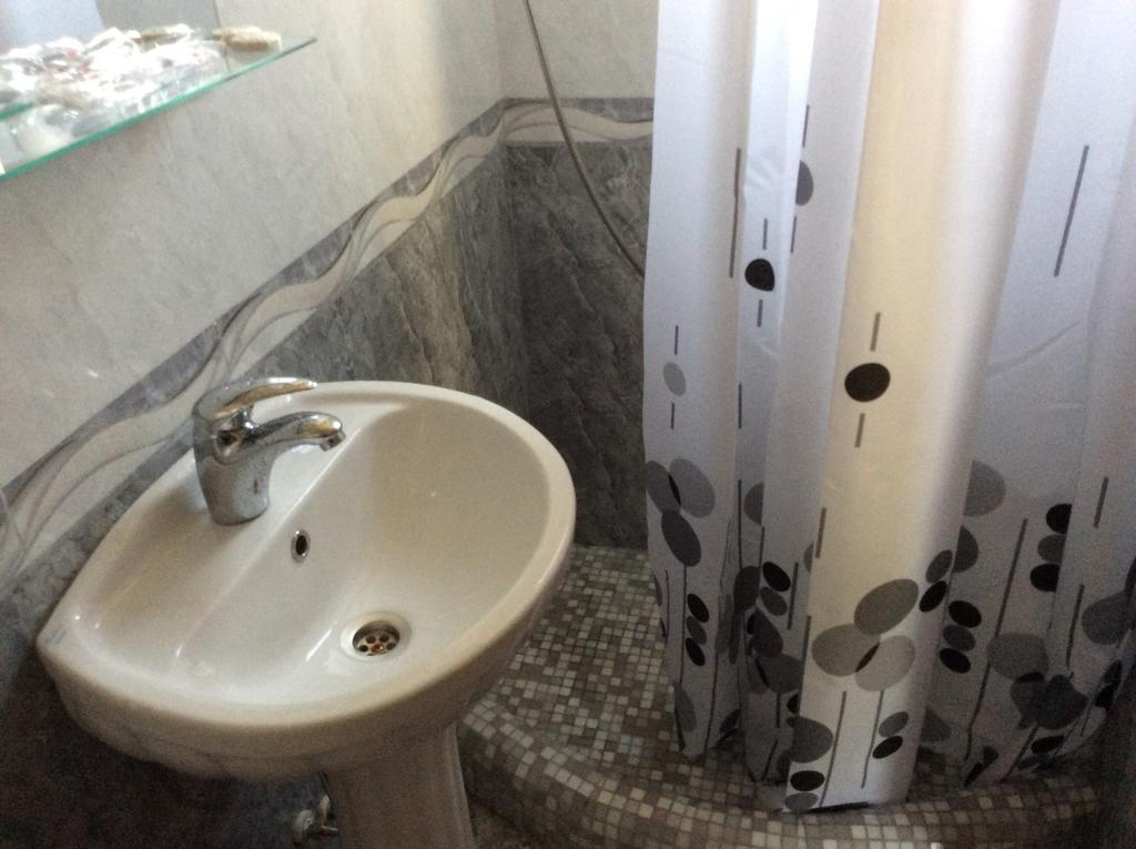 Best Hotel Aygestan Yerevan Room photo